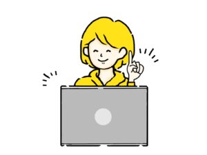 笑顔でパソコン作業する女性